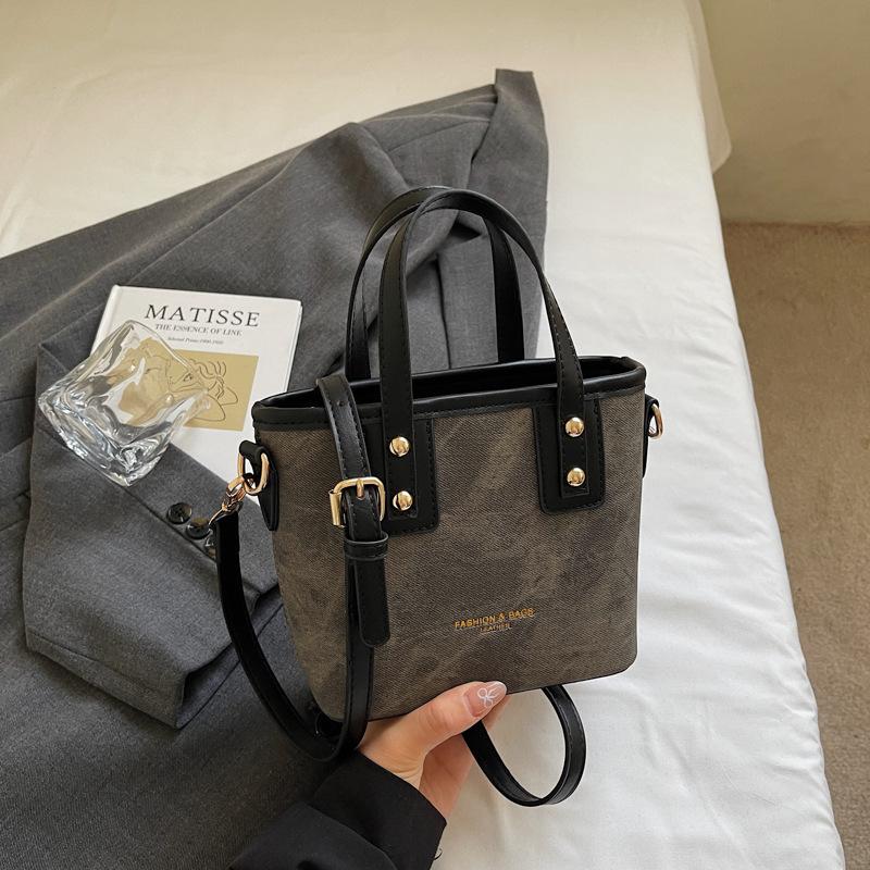 New bag women s bucket bag summer niche design shoulder messenger bag high-end handbag
New bag women s bucket bag summer niche design shoulder messenger bag high-end handbag