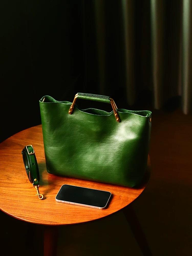 Niche Literary And Retro Vegetable Basket Bag Women S Handmade Pu Bucket Bag Vegetable Tanned Artificial Leather Mother Bag Retro Style зелений
Niche Literary And Retro Vegetable Basket Bag Women S Handmade Pu Bucket Bag Vegetable Tanned Artificial Leather Mother Bag Retro Style зелений