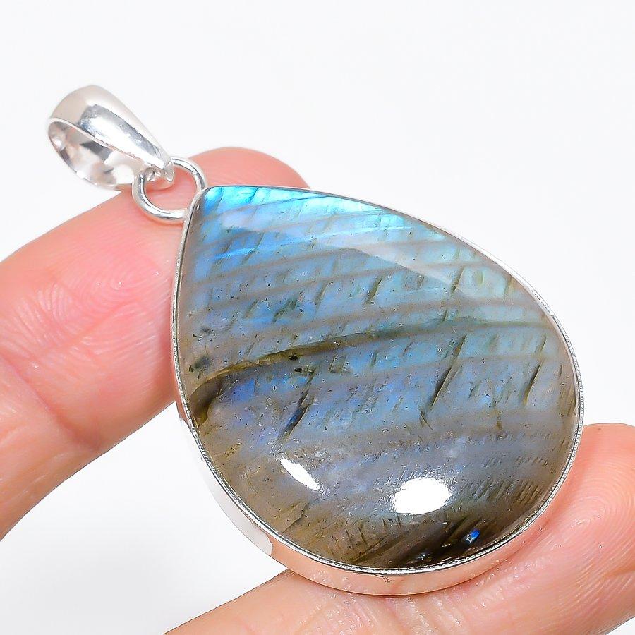 Labradorite Gemstone Handmade 925 Sterling Silver Jewelry Pendant 2.21 KJ-28
Labradorite Gemstone Handmade 925 Sterling Silver Jewelry Pendant 2.21 KJ-28