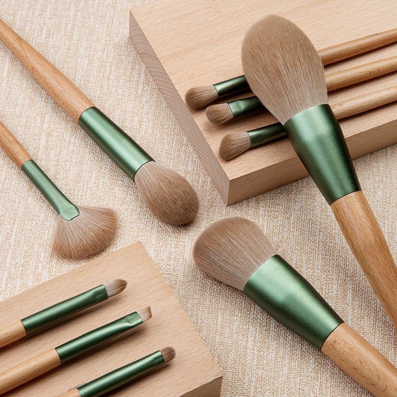 10-Piece Green Radish Makeup Brush Set: Soft Powder, Blush, and Eyeshadow Brushes for Beginners
10-Piece Green Radish Makeup Brush Set: Soft Powder, Blush, and Eyeshadow Brushes for Beginners