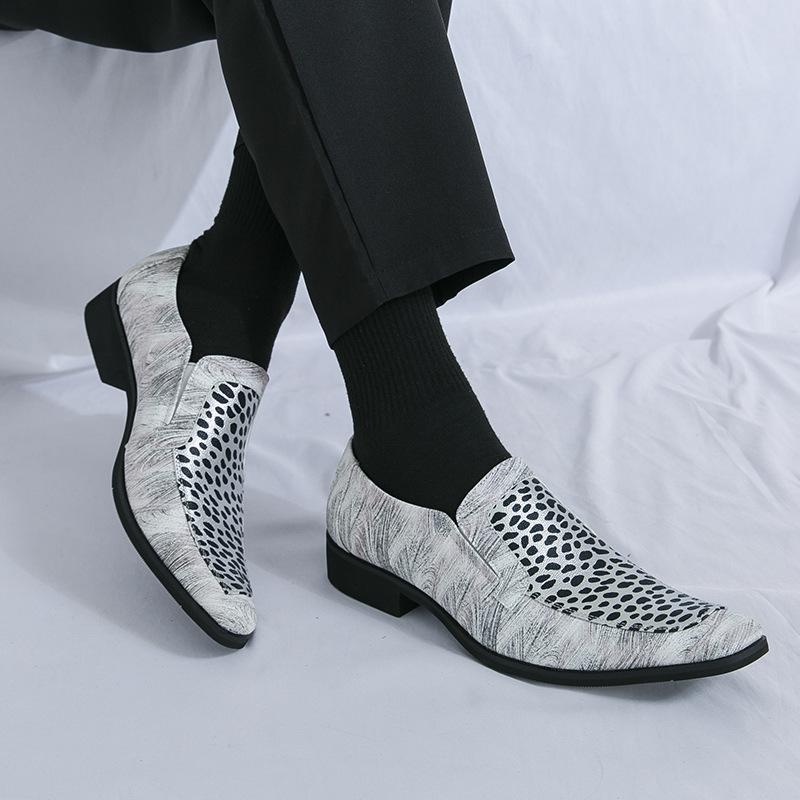 Large size men s shoes fashion pointed loafers trend leopard print one pedal hair stylist small leather shoes 38
Large size men s shoes fashion pointed loafers trend leopard print one pedal hair stylist small leather shoes 38