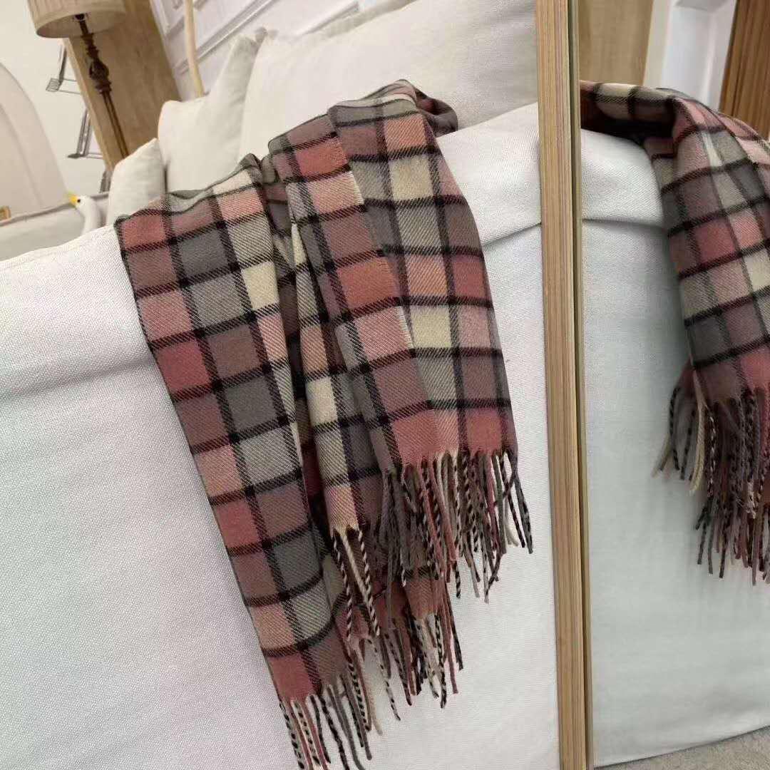 2024 Японский Ретро Клетчатый Шарф с Кисточками - Женский Зимний Теплый Универсальный Студенческий и Парный Утеплитель для Шеи
2024 Японский Ретро Клетчатый Шарф с Кисточками - Женский Зимний Теплый Универсальный Студенческий и Парный Утеплитель для Шеи