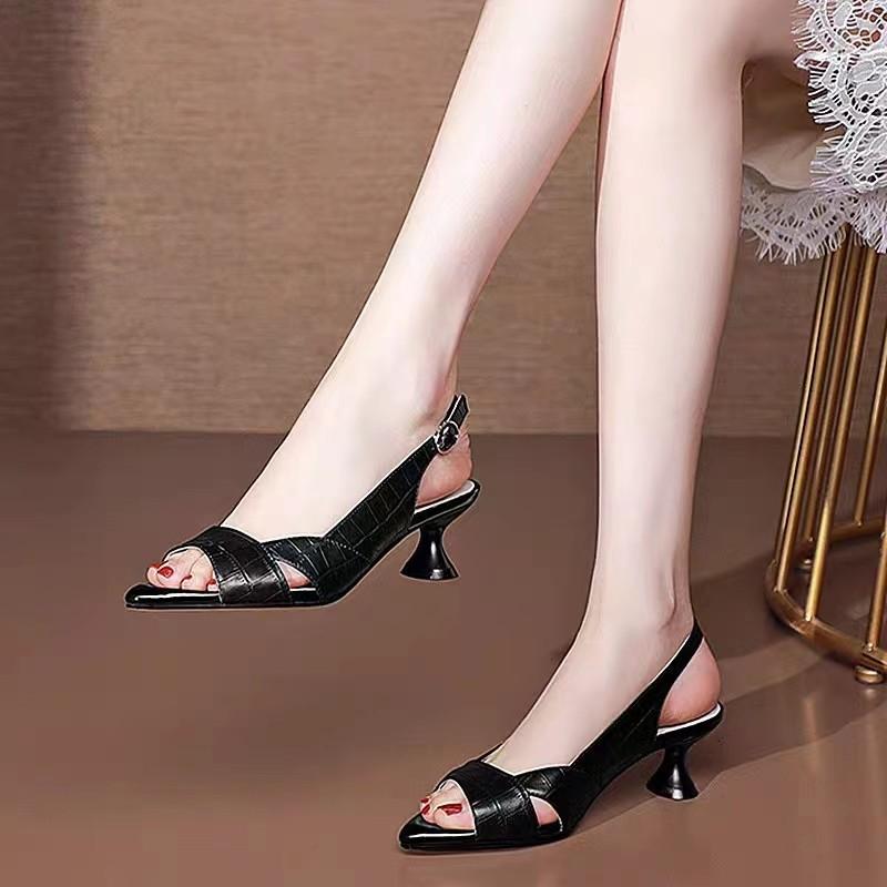 2024 Горячая оптовая продажа женские новые летние туфли на высоком каблуке с острым носком в стиле ретро в этническом стиле на толстом каблуке сандалии для женщин 37
2024 Горячая оптовая продажа женские новые летние туфли на высоком каблуке с острым носком в стиле ретро в этническом стиле на толстом каблуке сандалии для женщин 37