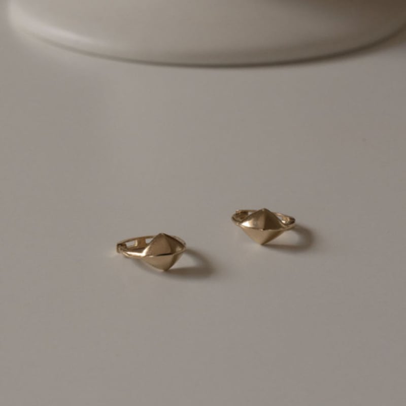 youngglow 14k plumpy dia one touch earring White Gold (Single) (5,000 won)
youngglow 14k plumpy dia one touch earring White Gold (Single) (5,000 won)