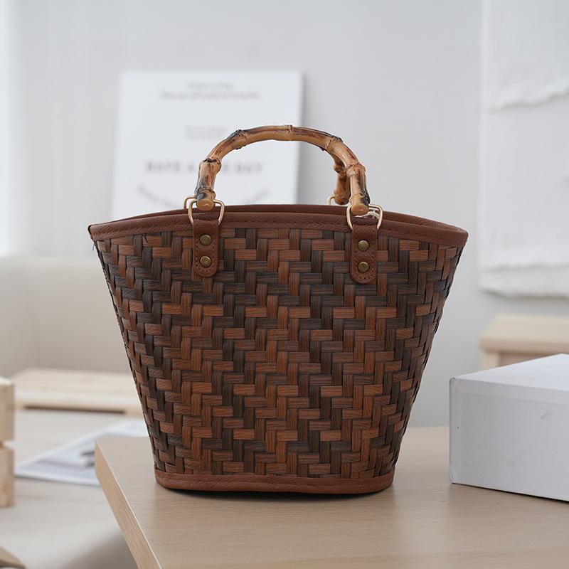 New Chinese classical retro hand-woven acrylic handle women s hand-held woven bag vacation beach bag
New Chinese classical retro hand-woven acrylic handle women s hand-held woven bag vacation beach bag