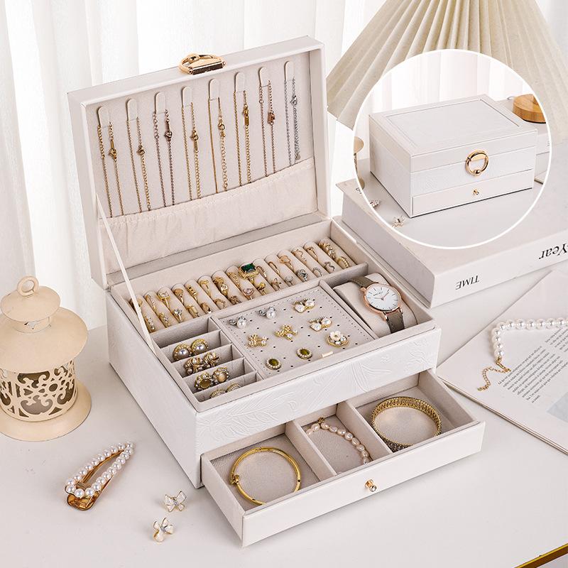 Узор шкатулки для драгоценностей Коробка для хранения браслетов Дорожная шкатулка большой вместимости для ювелирных изделий Коробка для упаковки колец, ожерелий
Узор шкатулки для драгоценностей Коробка для хранения браслетов Дорожная шкатулка большой вместимости для ювелирных изделий Коробка для упаковки колец, ожерелий