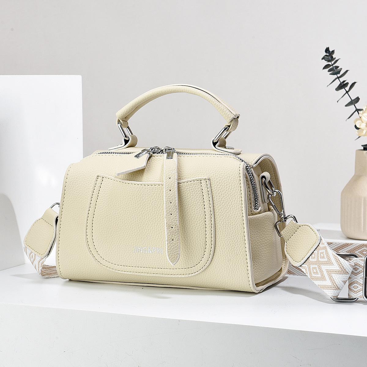 Vegan Leather Crossbody Bags for Women Trendy Wide Strap Shoulder Bag Large Capacity Handbags Purse Ladies Top-Handle Bag
Vegan Leather Crossbody Bags for Women Trendy Wide Strap Shoulder Bag Large Capacity Handbags Purse Ladies Top-Handle Bag