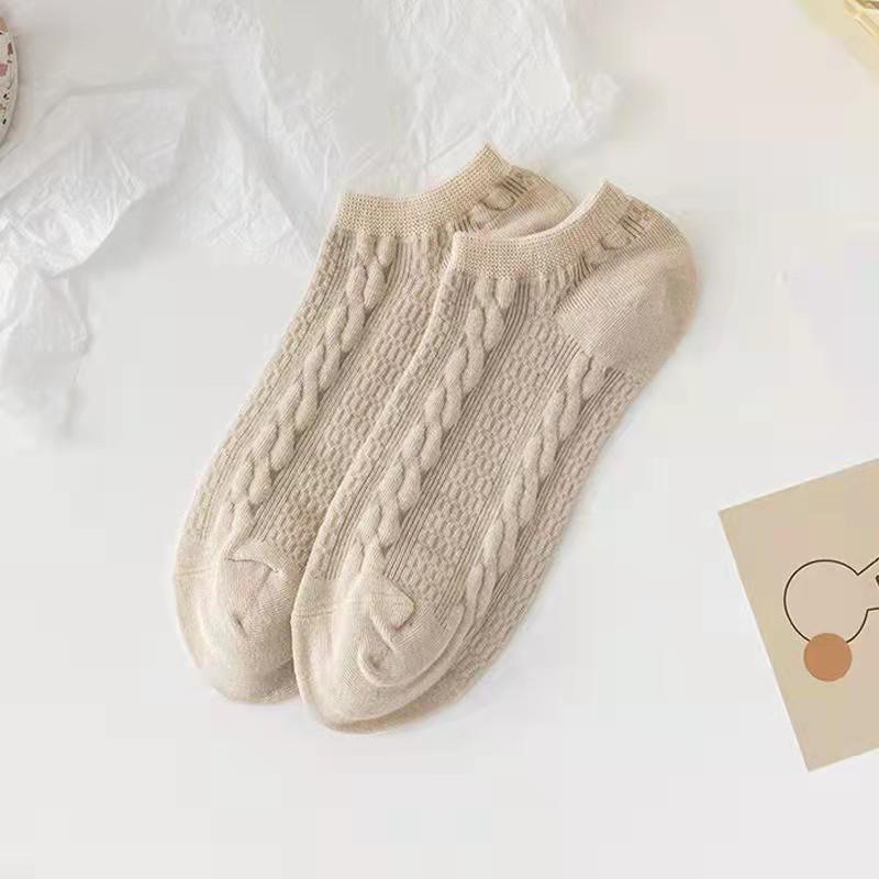 Women s Summer Retro Low-Cut Socks – Embossed, Sweat-Absorbing, Breathable, Trendy Ice Silk Cotton
Women s Summer Retro Low-Cut Socks – Embossed, Sweat-Absorbing, Breathable, Trendy Ice Silk Cotton