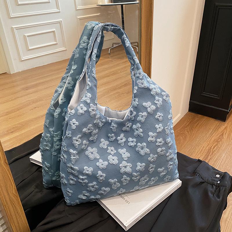 Super beautiful embroidered black butterfly canvas bag, lace fairy leisure travel women s bag, literary and large-capacity versatile shoulder bag синий
Super beautiful embroidered black butterfly canvas bag, lace fairy leisure travel women s bag, literary and large-capacity versatile shoulder bag синий