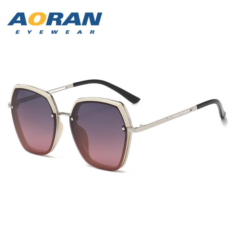 2026New anti-UV sunglasses for trendy men and women, polarized for driving, summer sun protection, street photography, face-slimming sunglasses Off-white frame with gray
2026New anti-UV sunglasses for trendy men and women, polarized for driving, summer sun protection, street photography, face-slimming sunglasses Off-white frame with gray