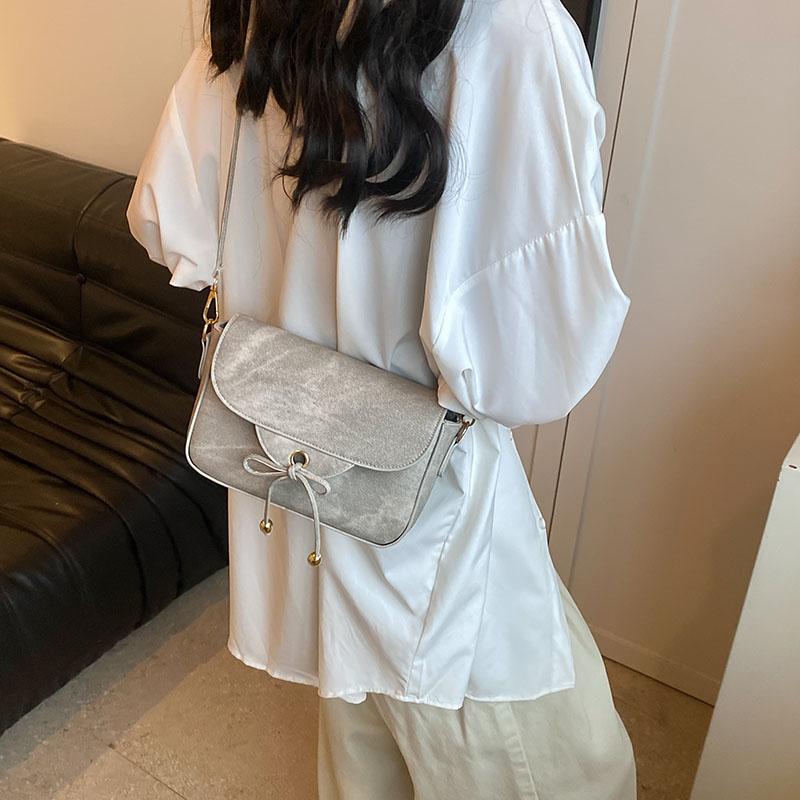 Модная маленькая квадратная сумка с джинсовым узором и бантом Модная сумка через плечо из искусственной кожи Дизайнерская большая сумка Сумка-мессенджер для женщин светло-серый
Модная маленькая квадратная сумка с джинсовым узором и бантом Модная сумка через плечо из искусственной кожи Дизайнерская большая сумка Сумка-мессенджер для женщин светло-серый