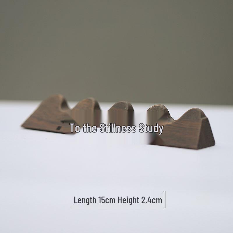 Wuzhishan Bijia Mountain Antique Style Wooden Calligraphy Brush Holder
Wuzhishan Bijia Mountain Antique Style Wooden Calligraphy Brush Holder
