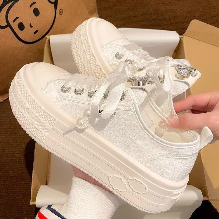 Guofeng women s shoes new 2025 summer new Chinese style satin surface embroidery printing rhinestone ribbon breathable thick baseplate shoes 40
Guofeng women s shoes new 2025 summer new Chinese style satin surface embroidery printing rhinestone ribbon breathable thick baseplate shoes 40