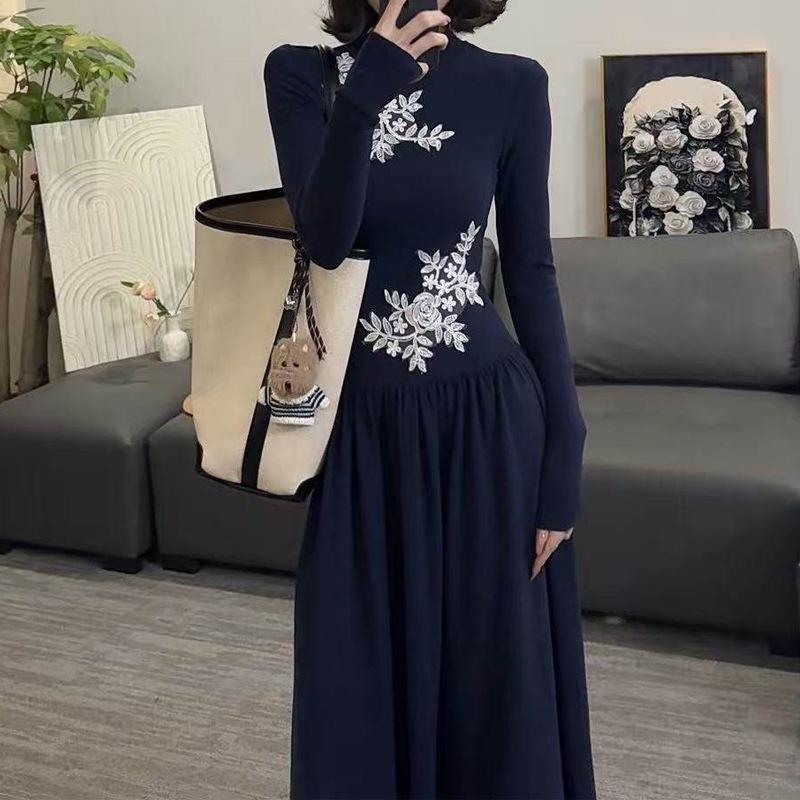Spring 2026 Dark Blue Retro Slimming Long Dress Medium
Spring 2026 Dark Blue Retro Slimming Long Dress Medium