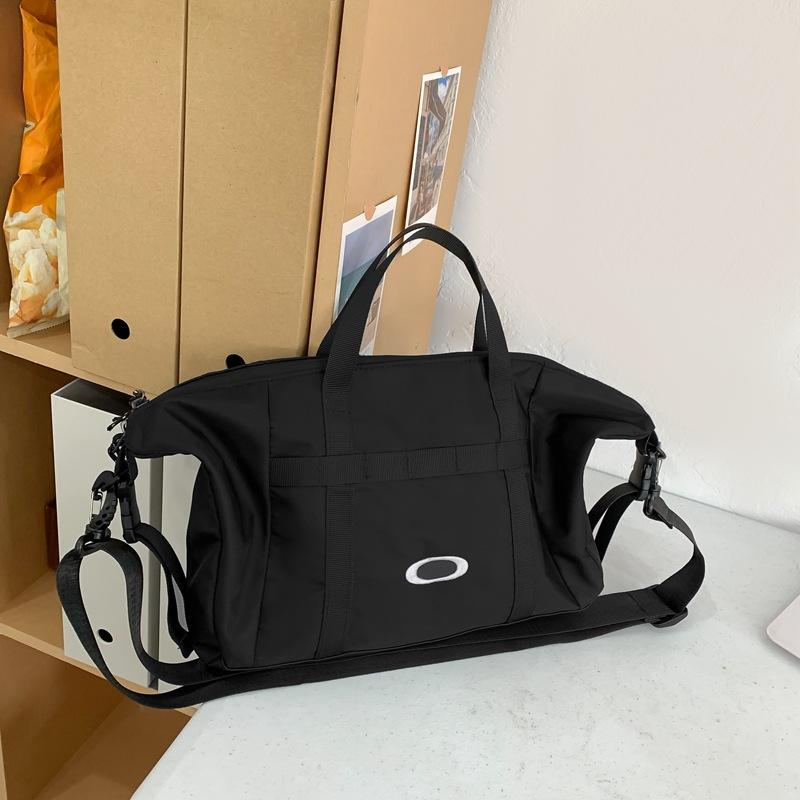 Дорожные сумки Мужская и женская ручная кладь Спортивные сумки для фитнеса большой вместимости Сумки для хранения На открытом воздухе
Дорожные сумки Мужская и женская ручная кладь Спортивные сумки для фитнеса большой вместимости Сумки для хранения На открытом воздухе