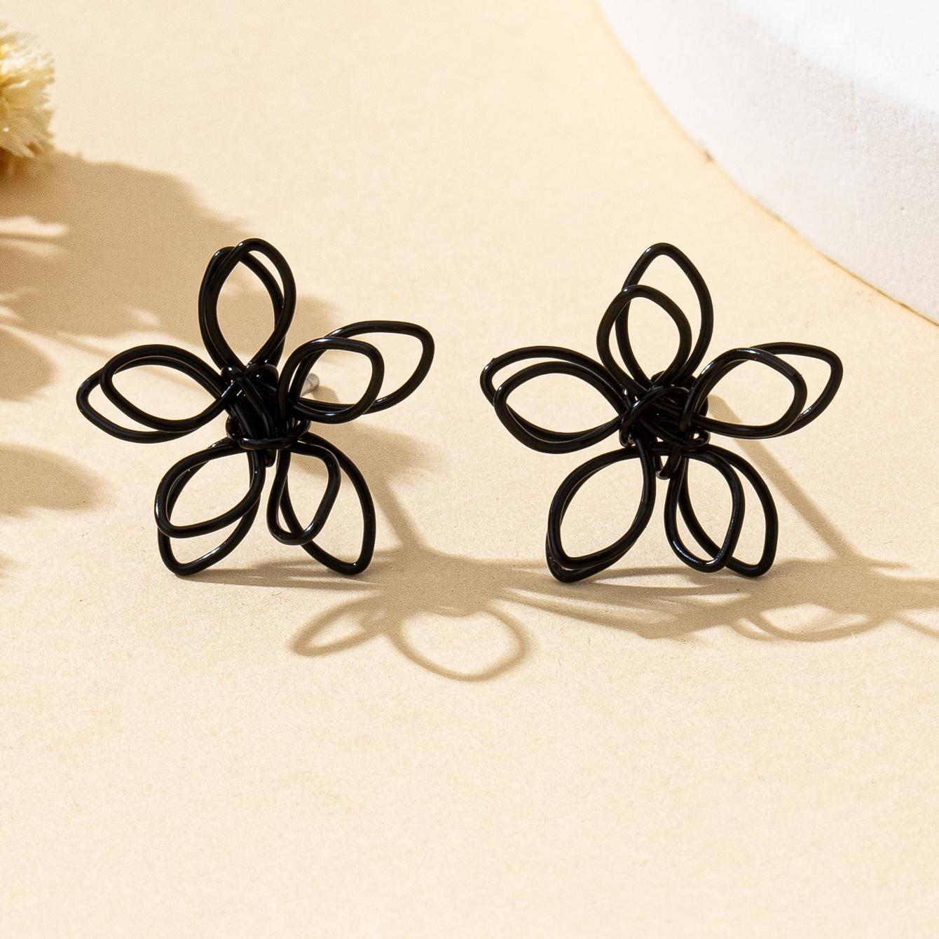 A Pair of Women s Earrings, Wire Flower Simple Earrings, Earrings in Various Colors to Choose From, Suitable for Daily Wear and Vacation Wear чёрный
A Pair of Women s Earrings, Wire Flower Simple Earrings, Earrings in Various Colors to Choose From, Suitable for Daily Wear and Vacation Wear чёрный