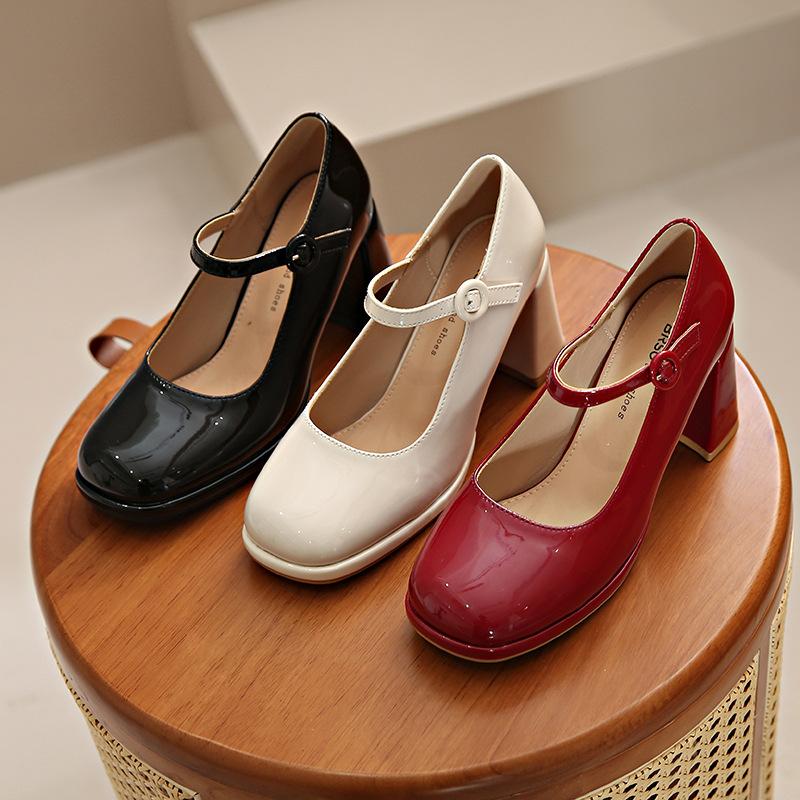 Thick Heels for Women s 2024 Spring/Summer New Retro Shallow Mouth Small Leather Shoes with Elegant Square Head High Heels
Thick Heels for Women s 2024 Spring/Summer New Retro Shallow Mouth Small Leather Shoes with Elegant Square Head High Heels