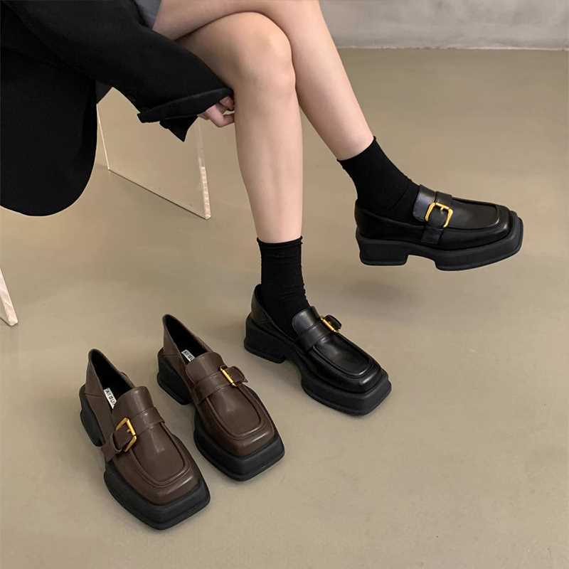 Height-increasing platform loafer single shoes women s 2024 spring new retro square head thick heel British style small leather shoes 35 чёрный
Height-increasing platform loafer single shoes women s 2024 spring new retro square head thick heel British style small leather shoes 35 чёрный