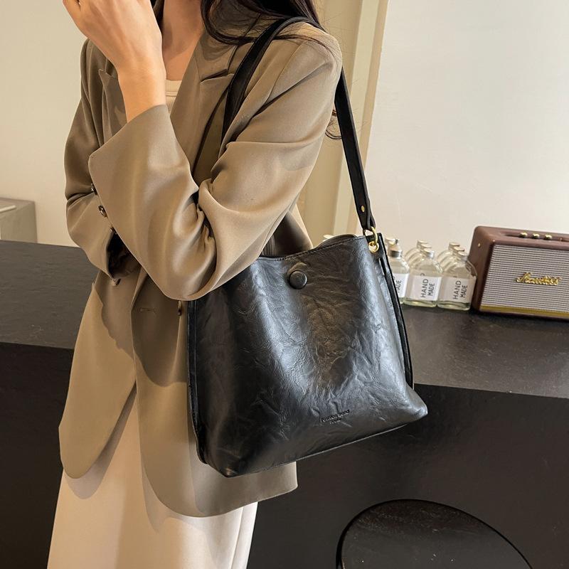 Big bag women s bag 2025 new fashion shoulder bag high-end broadband messenger bag tote bag чорний
Big bag women s bag 2025 new fashion shoulder bag high-end broadband messenger bag tote bag чорний