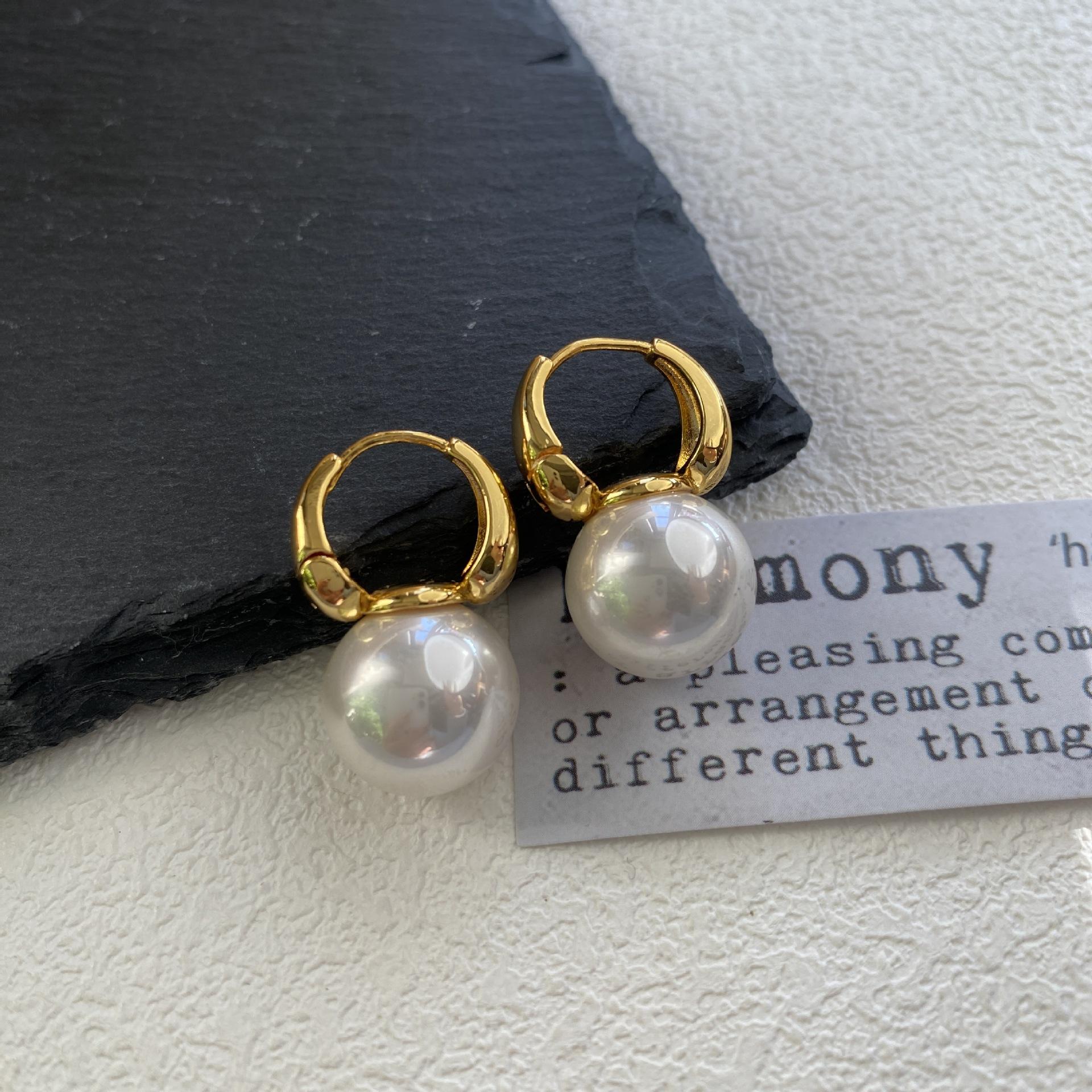 Japanese Light Luxury Temperament Pearl Earrings Fairy Fan Simple Temperament Ear Buckle Small Fresh High-End Ear Jewelry Trend
Japanese Light Luxury Temperament Pearl Earrings Fairy Fan Simple Temperament Ear Buckle Small Fresh High-End Ear Jewelry Trend