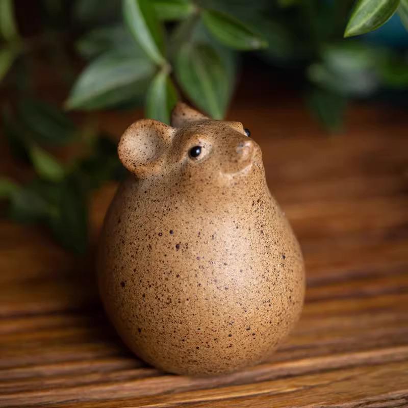 Handmade Coarse Pottery Mouse Tea Pet Cute Animal Figurine Modern Gongfu Tea Accessory for Home Decor
Handmade Coarse Pottery Mouse Tea Pet Cute Animal Figurine Modern Gongfu Tea Accessory for Home Decor
