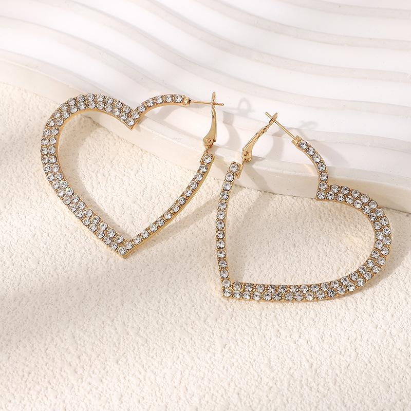 Exaggerated Romantic Full of Zircon Sparkles Geometric Great Heart Shape Hoop Earrings for Women Exquisite Temperament Jewelry золотой
Exaggerated Romantic Full of Zircon Sparkles Geometric Great Heart Shape Hoop Earrings for Women Exquisite Temperament Jewelry золотой