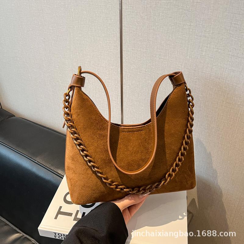 Frosted leather crescent moon bag light luxury handbag retro simple shoulder to work commuting temperament versatile double-sided messenger bag 25*5*14
Frosted leather crescent moon bag light luxury handbag retro simple shoulder to work commuting temperament versatile double-sided messenger bag 25*5*14
