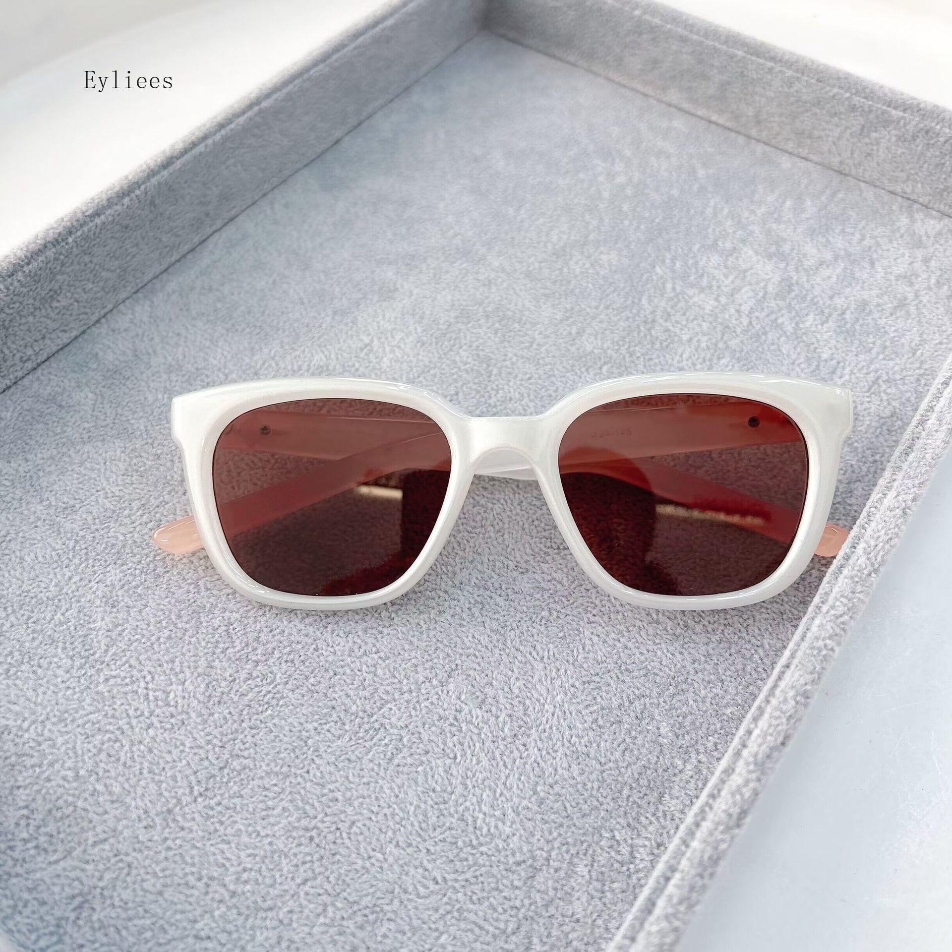 GM Fashion Oval Small Frames Personalized Male s and Female s Street Shooting Wear Jennie Same Style Sunglasses
GM Fashion Oval Small Frames Personalized Male s and Female s Street Shooting Wear Jennie Same Style Sunglasses