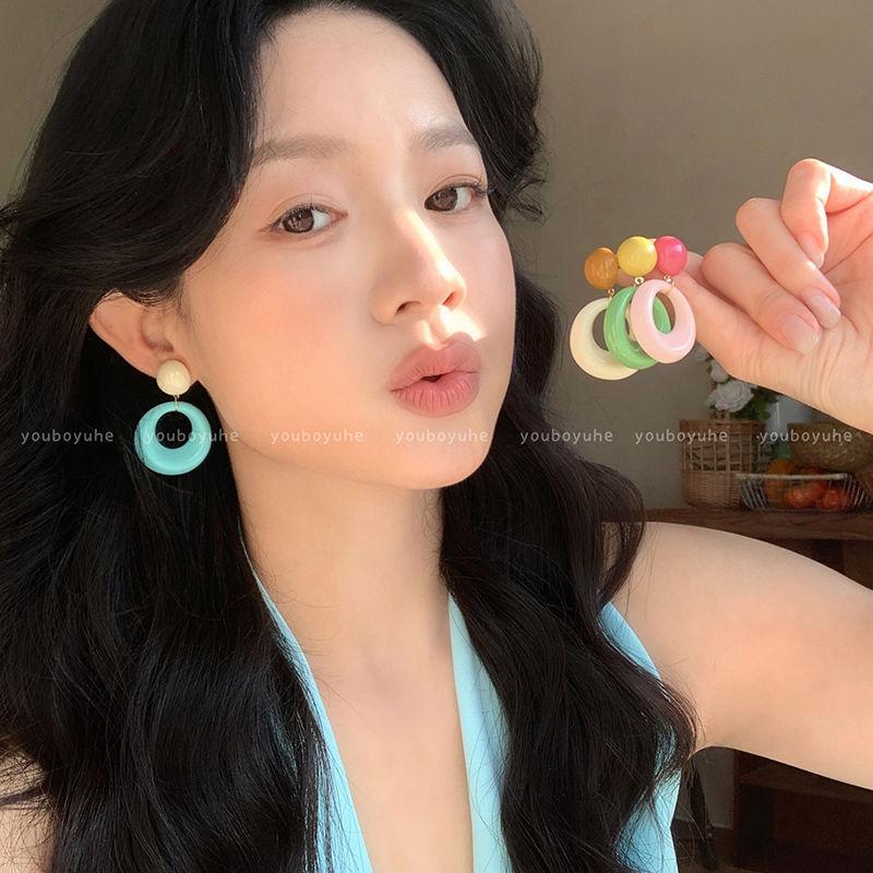 Color round earrings simple small fresh design stud earrings high sense fashion versatile earrings women
Color round earrings simple small fresh design stud earrings high sense fashion versatile earrings women
