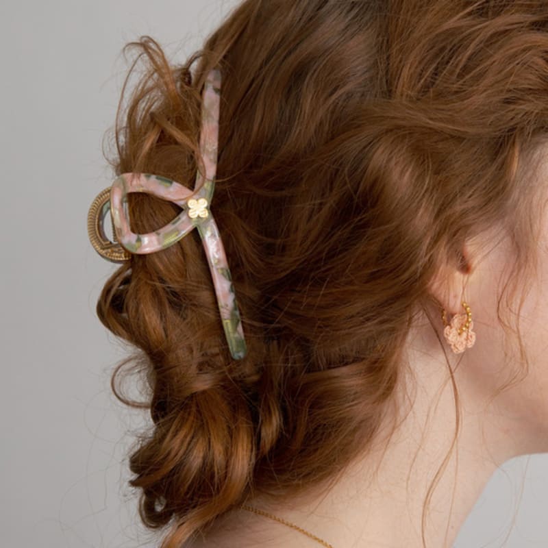 MERRYMOTIVE Summer watercolor hair claw Free
MERRYMOTIVE Summer watercolor hair claw Free