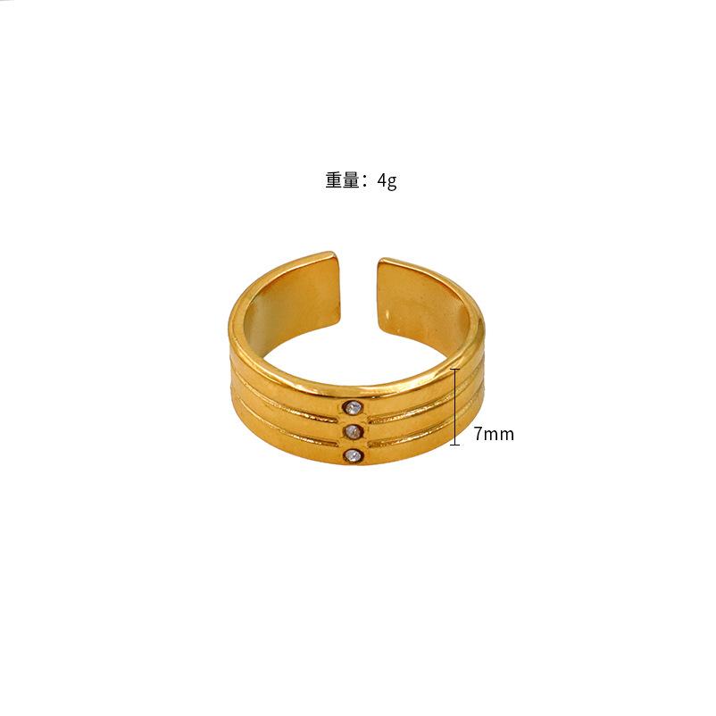 Simple And Fashionable Three-Curved Three-Diamond Ring, Personalized And Non-Fading High-Quality Titanium Steel Gold Ring No. 7 opening
Simple And Fashionable Three-Curved Three-Diamond Ring, Personalized And Non-Fading High-Quality Titanium Steel Gold Ring No. 7 opening