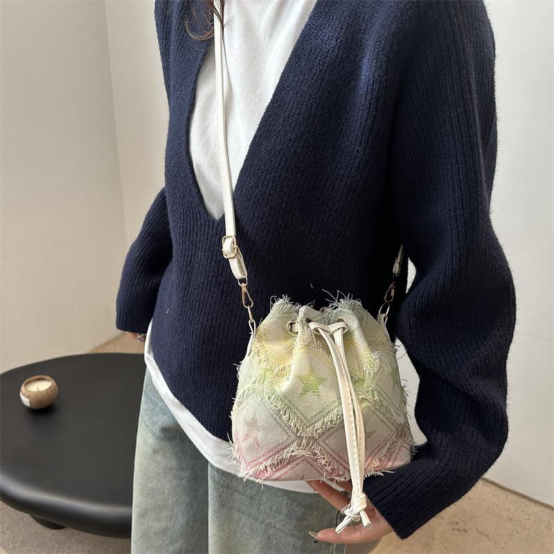 Plaid denim new fashion strap spring and summer star trend texture fashion crossbody shoulder bucket bag
Plaid denim new fashion strap spring and summer star trend texture fashion crossbody shoulder bucket bag