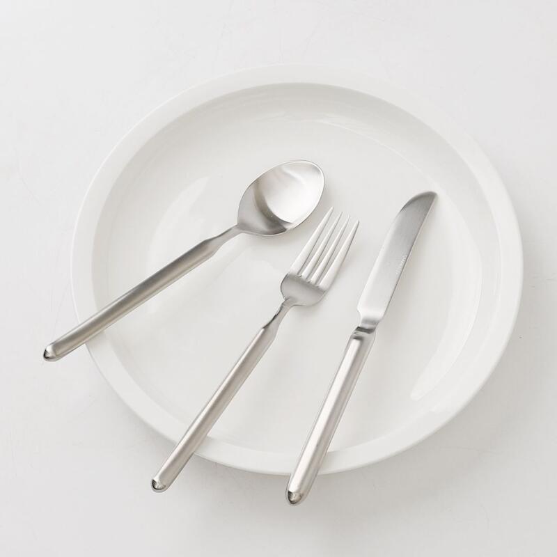 1 set of satin matte cutlery
1 set of satin matte cutlery