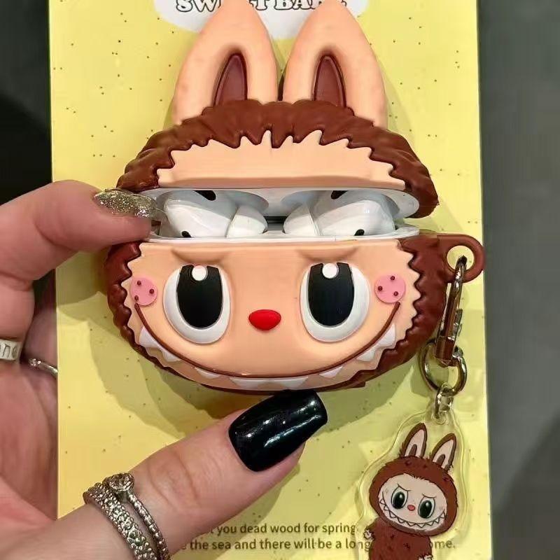 The Fun and Cute Labubu Earphone Case Is Suitable for Apple Bluetooth Wireless AirPodsPro Earphone Cases, 1st and 2nd Generation New 3rd Generation AirPods 4/4 зелений
The Fun and Cute Labubu Earphone Case Is Suitable for Apple Bluetooth Wireless AirPodsPro Earphone Cases, 1st and 2nd Generation New 3rd Generation AirPods 4/4 зелений