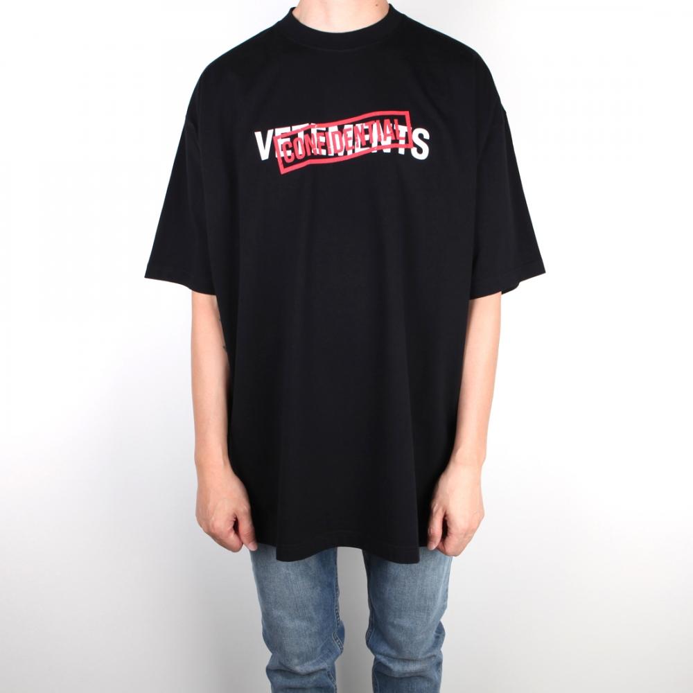 22FW Vetements Футболка с коротким рукавом и логотипом Confidential, круглая черная UA53TR460B
22FW Vetements Футболка с коротким рукавом и логотипом Confidential, круглая черная UA53TR460B