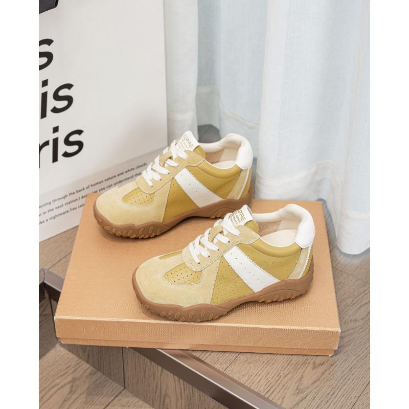 The small man has increased in height by 7 cm, and the leather is non-slip and versatile. New shoes women s soft-soled women s shoes 56002 39
The small man has increased in height by 7 cm, and the leather is non-slip and versatile. New shoes women s soft-soled women s shoes 56002 39