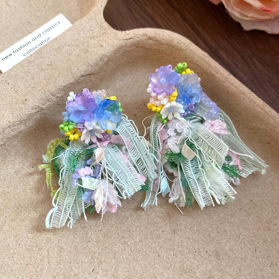 Silver needle flower ribbon fringed earrings resort style simple fashion temperament earrings niche high-end earrings
Silver needle flower ribbon fringed earrings resort style simple fashion temperament earrings niche high-end earrings