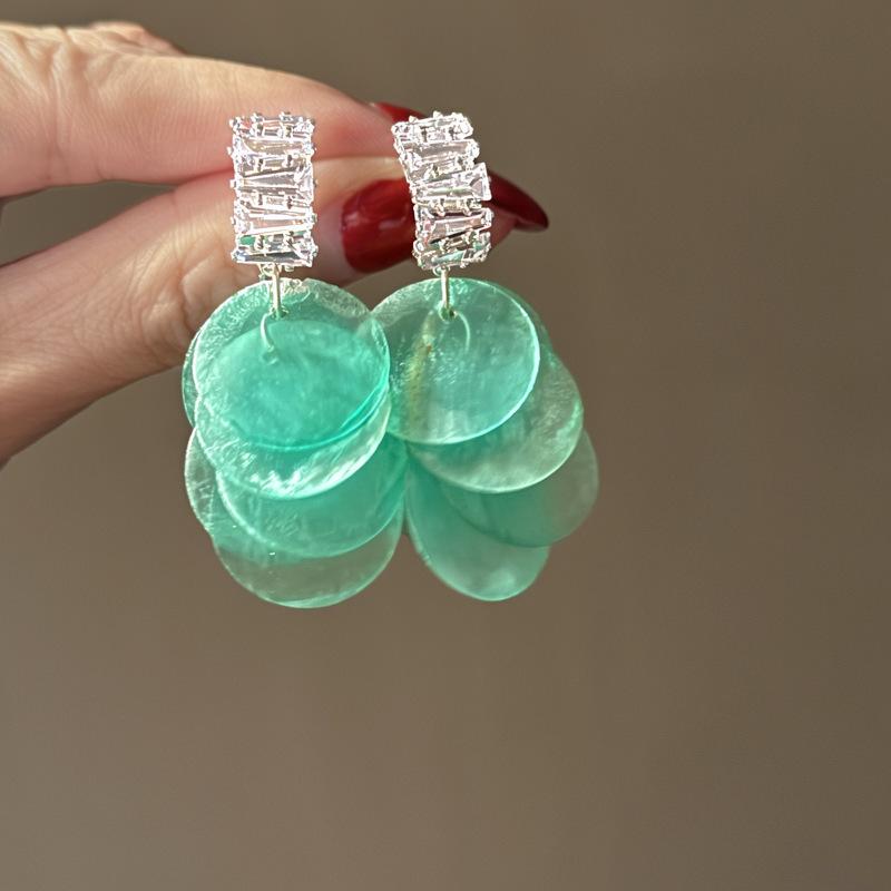 Silver needle zircon shell fringed stud earrings seaside vacation wind sweet small fresh earrings light luxury high-end earrings women
Silver needle zircon shell fringed stud earrings seaside vacation wind sweet small fresh earrings light luxury high-end earrings women