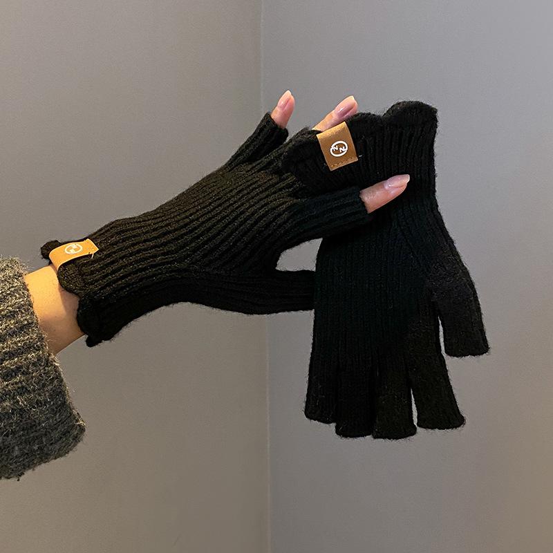Red retro Christmas half-section thickened thermal gloves female couple finger-knitted wool gloves чорний
Red retro Christmas half-section thickened thermal gloves female couple finger-knitted wool gloves чорний
