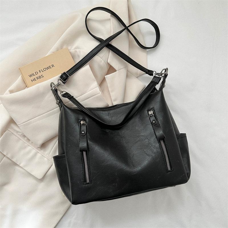 Women s commuter bag women s new autumn fashion simple shoulder bag retro large capacity messenger tote bag чорний
Women s commuter bag women s new autumn fashion simple shoulder bag retro large capacity messenger tote bag чорний