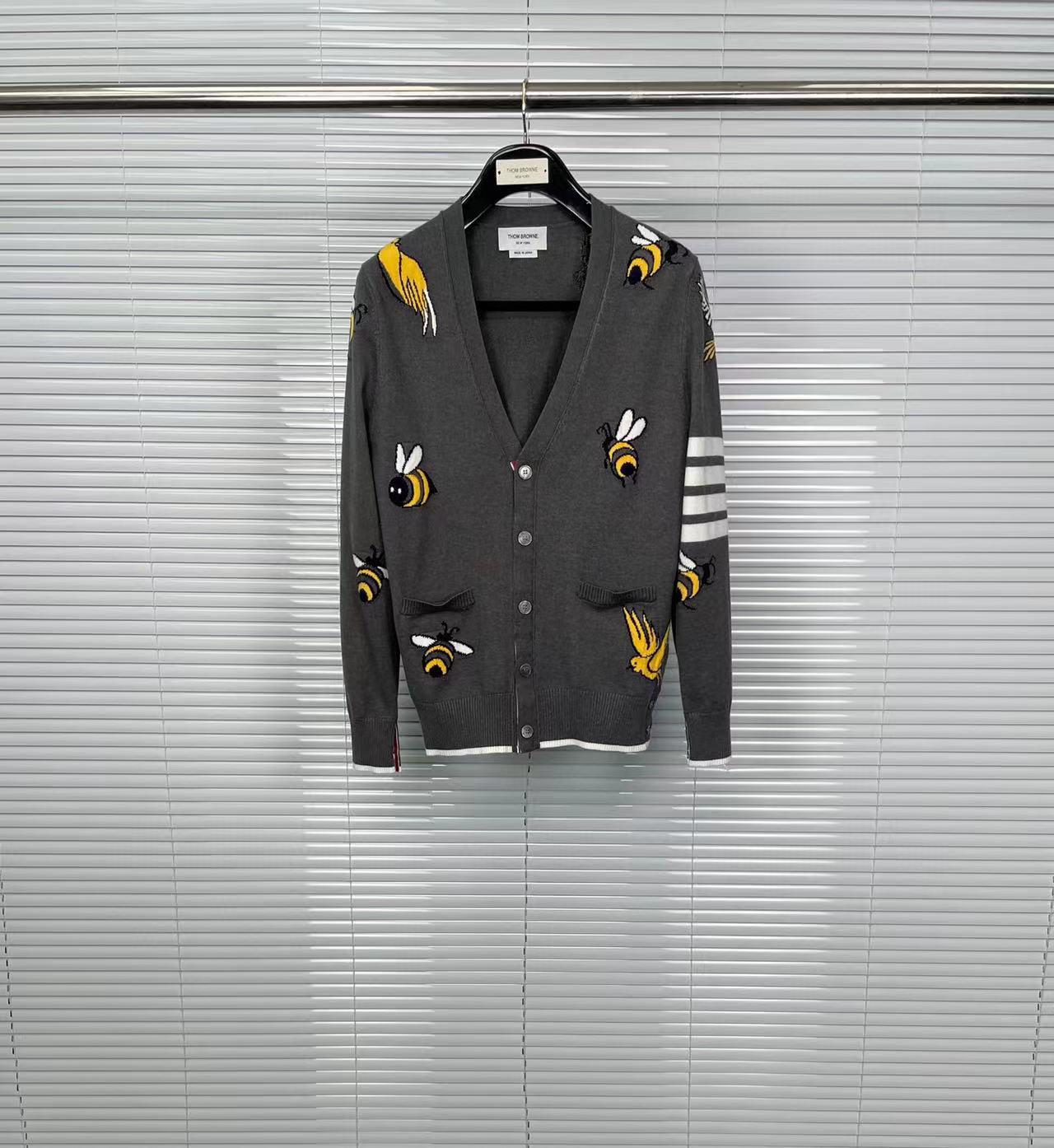 TB Tom Осень/Зима Унисекс V-образный вырез Пчелиная шерсть Кардиган: Повседневный и удобный стиль XXL серый
TB Tom Осень/Зима Унисекс V-образный вырез Пчелиная шерсть Кардиган: Повседневный и удобный стиль XXL серый