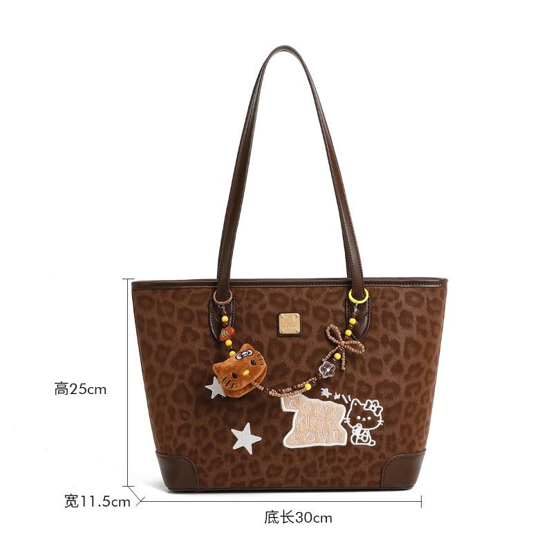 Ретро сумка с леопардовым принтом, женская новая модная сумка-тоут большой вместимости, высококлассная офисная сумка под мышку.
Ретро сумка с леопардовым принтом, женская новая модная сумка-тоут большой вместимости, высококлассная офисная сумка под мышку.