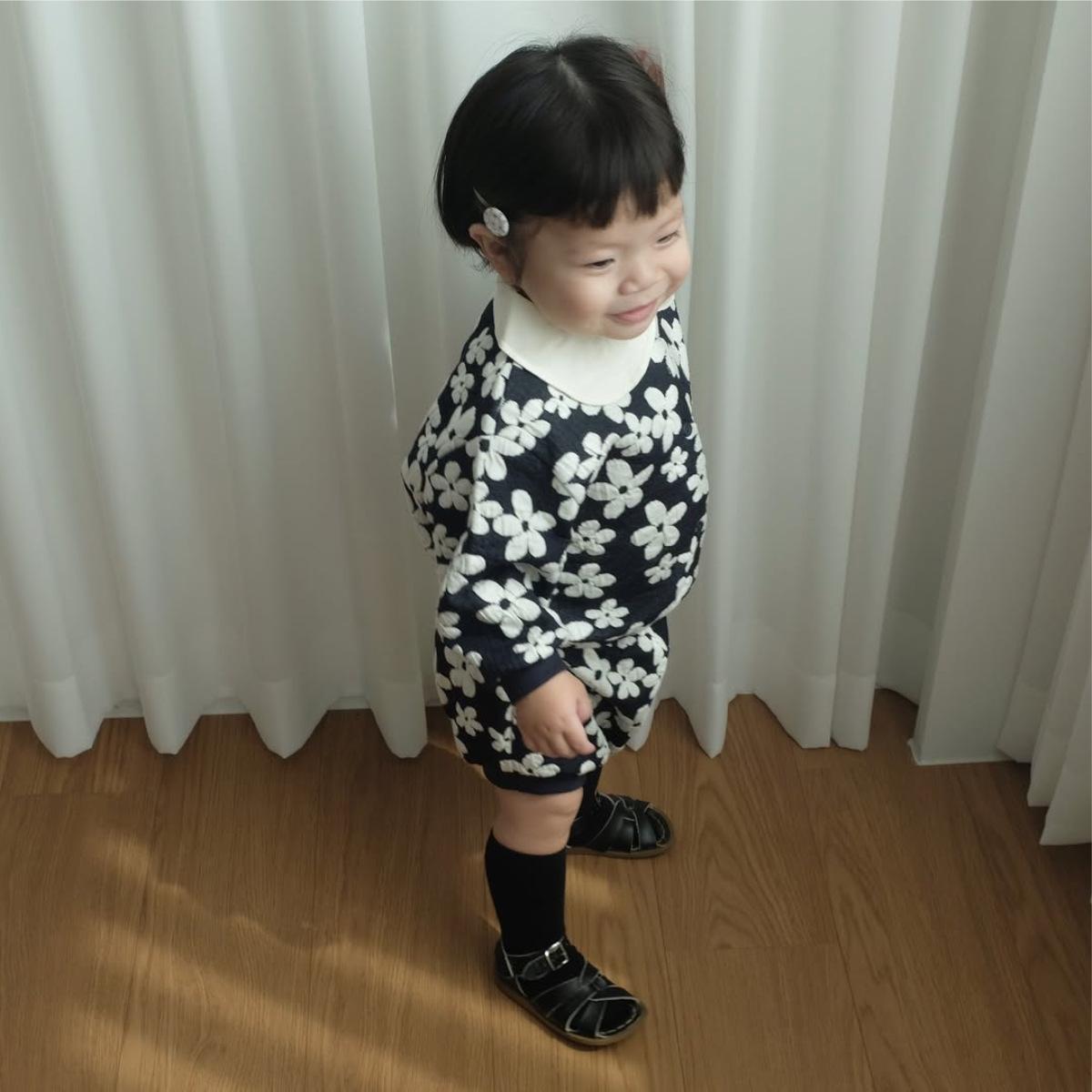 Baby Birthday Outfit: Fashion Jacquard Cardigan with Lapel & Triangle Briefs Diaper Cover for Infants and Toddlers. Perfect for New Year Celebrations. 66cm
Baby Birthday Outfit: Fashion Jacquard Cardigan with Lapel & Triangle Briefs Diaper Cover for Infants and Toddlers. Perfect for New Year Celebrations. 66cm