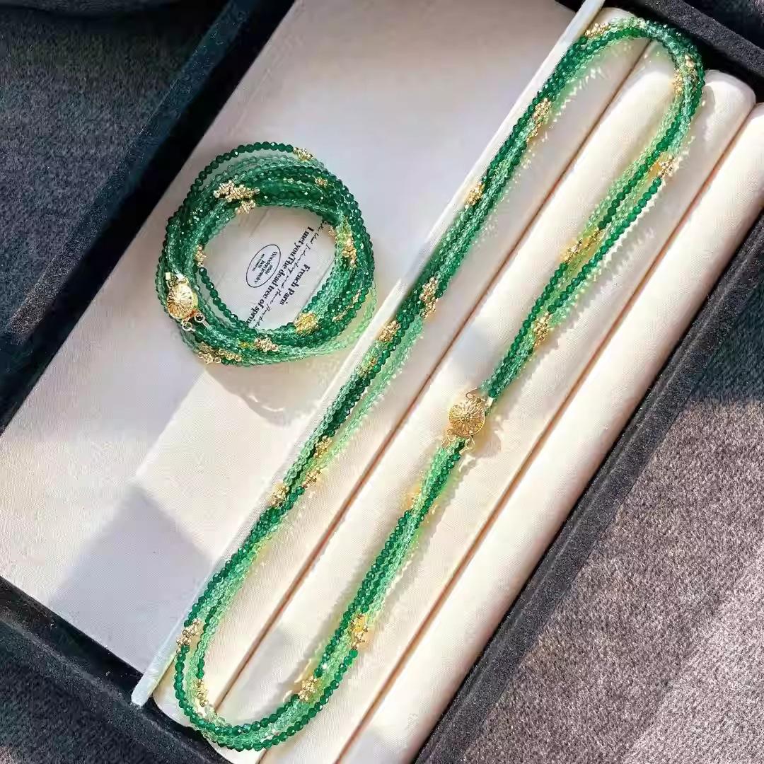 Ultra-fine emerald green micro-bead necklace, niche design, light luxury, high-end artificial crystal sweater chain for women The emerald green millet
Ultra-fine emerald green micro-bead necklace, niche design, light luxury, high-end artificial crystal sweater chain for women The emerald green millet