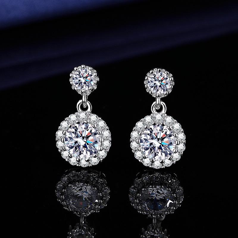 Elegant Moissanite Tassel Earrings: Imitation 925 Silver Studs for Women
Elegant Moissanite Tassel Earrings: Imitation 925 Silver Studs for Women