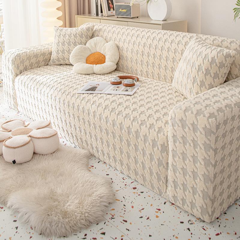Новый зимний плюшевый утолщенный чехол для дивана, универсальный универсальный чехол, нескользящий цельный чехол для дивана, защита от кошачьих царапин 90—140cm
Новый зимний плюшевый утолщенный чехол для дивана, универсальный универсальный чехол, нескользящий цельный чехол для дивана, защита от кошачьих царапин 90—140cm