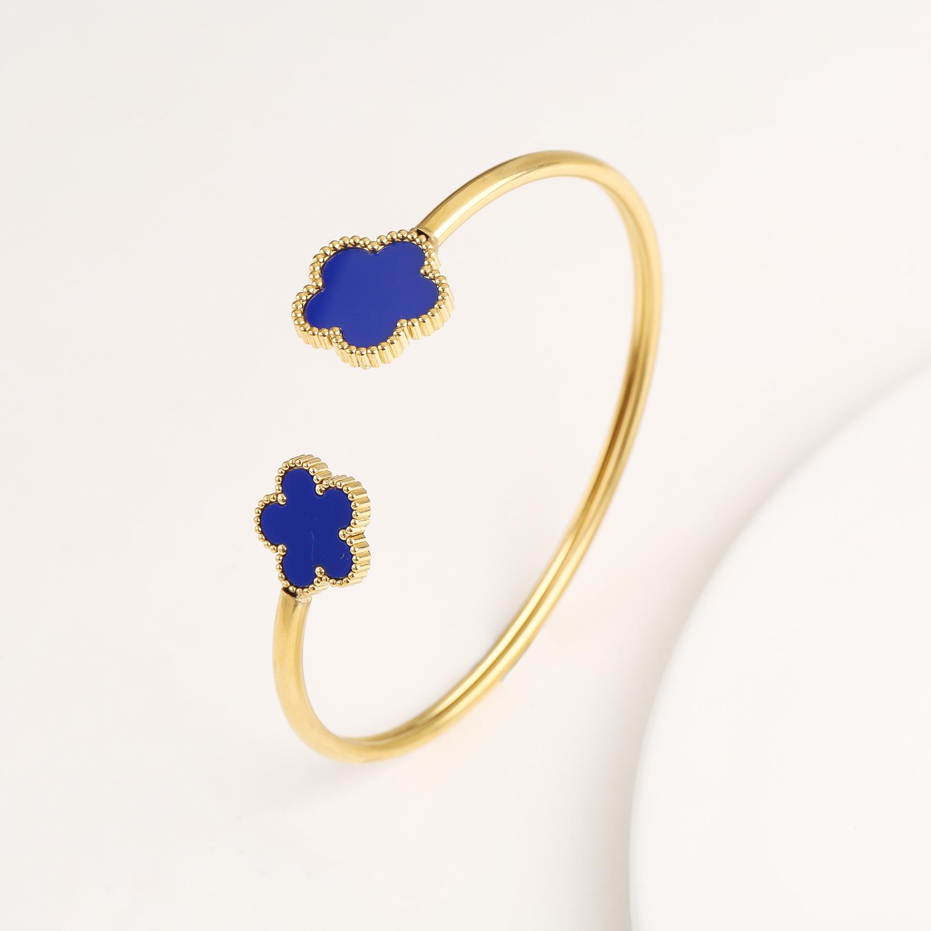 Высококачественный браслет-манжета из нержавеющей стали с золотым покрытием в виде цветка с пятью лепестками. Простые женские изящные украшения для вечеринок на каждый день. Клевер
Высококачественный браслет-манжета из нержавеющей стали с золотым покрытием в виде цветка с пятью лепестками. Простые женские изящные украшения для вечеринок на каждый день. Клевер