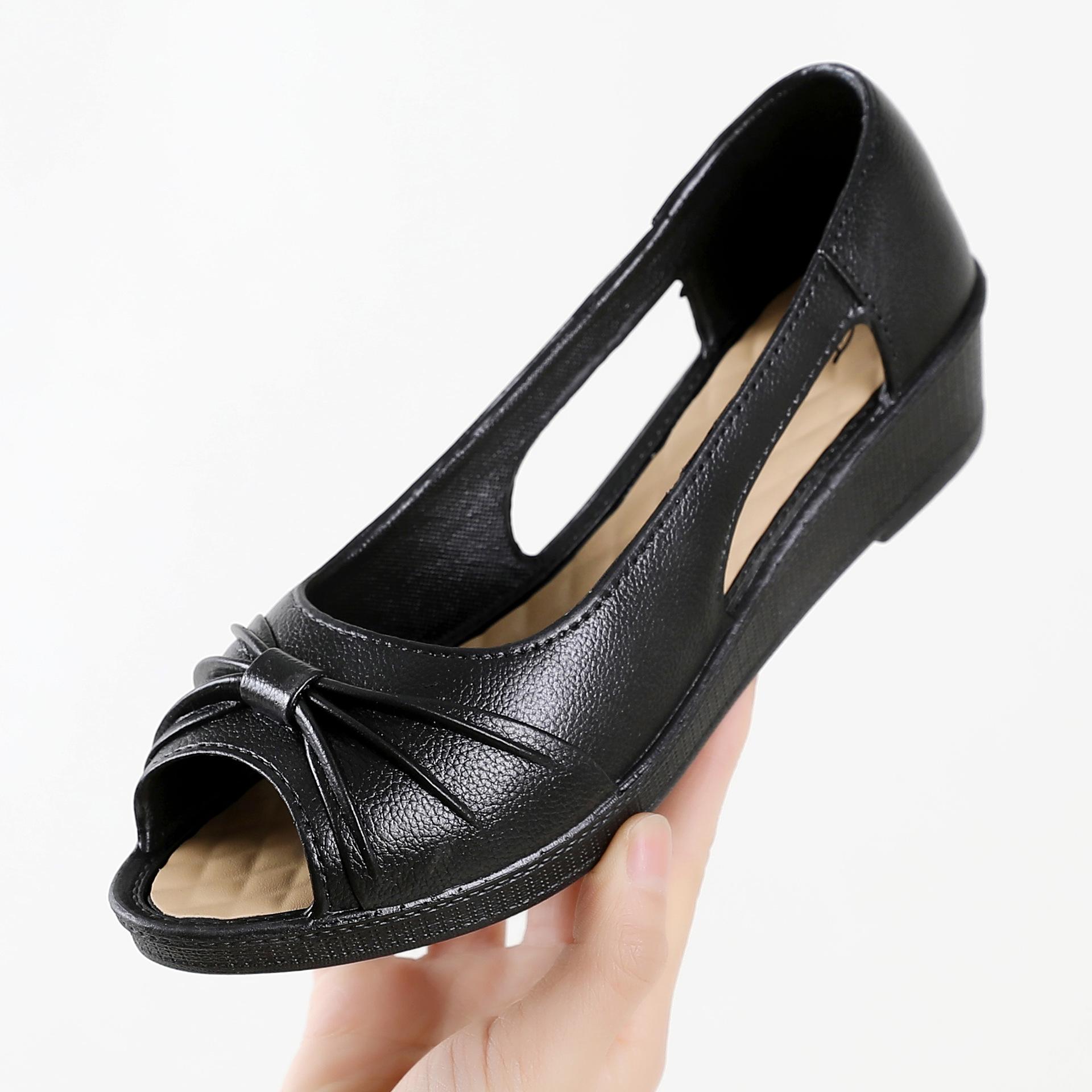 Модные новые женские сандалии из ПВХ, повседневные летние однотонные босоножки с открытым носком на танкетке для мам, мягкая подошва, женская обувь среднего возраста 37
Модные новые женские сандалии из ПВХ, повседневные летние однотонные босоножки с открытым носком на танкетке для мам, мягкая подошва, женская обувь среднего возраста 37