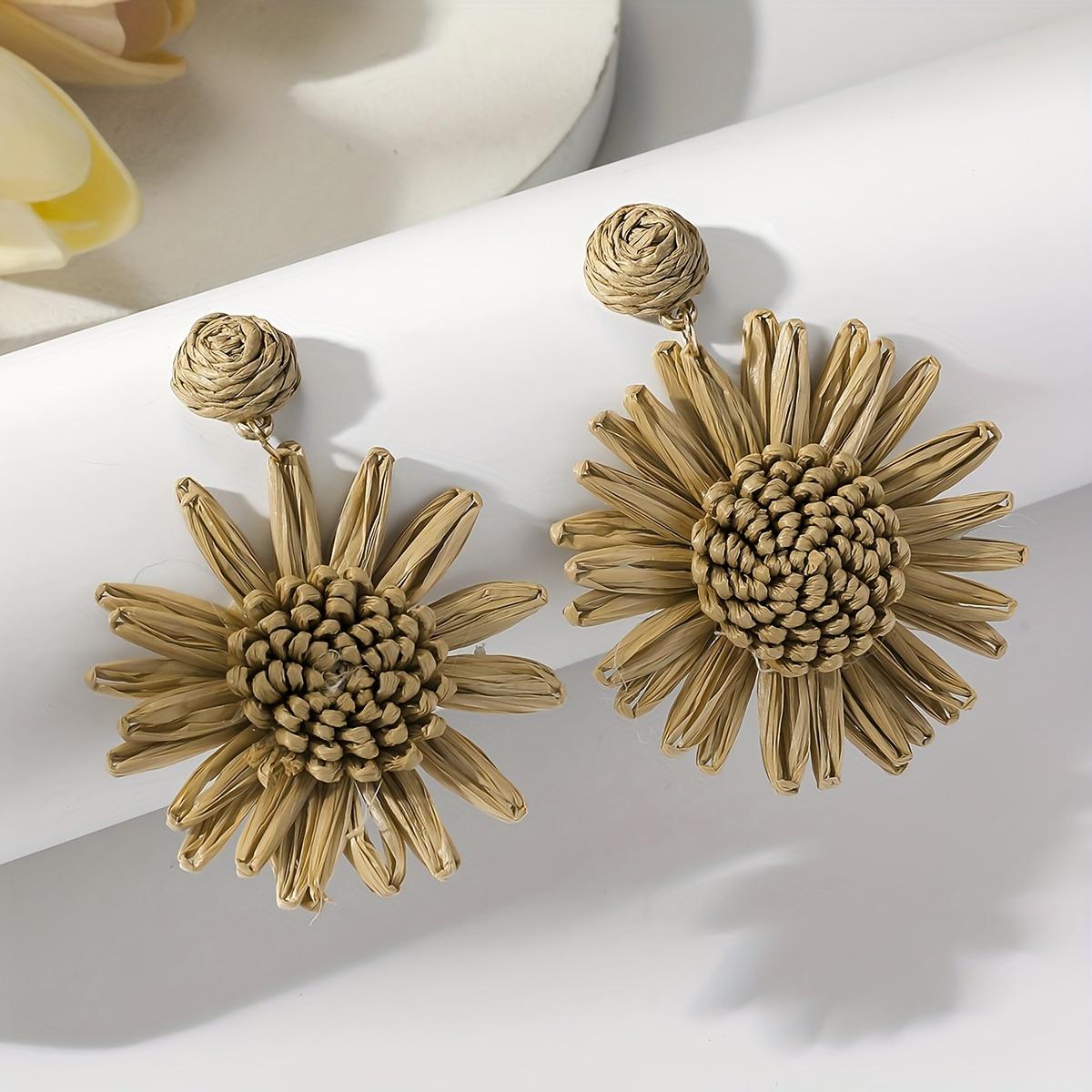Bohemian vacation style hand-woven raffia sunflower droop earrings beach style multi-color fashion ladies special gift (1 pair)
Bohemian vacation style hand-woven raffia sunflower droop earrings beach style multi-color fashion ladies special gift (1 pair)