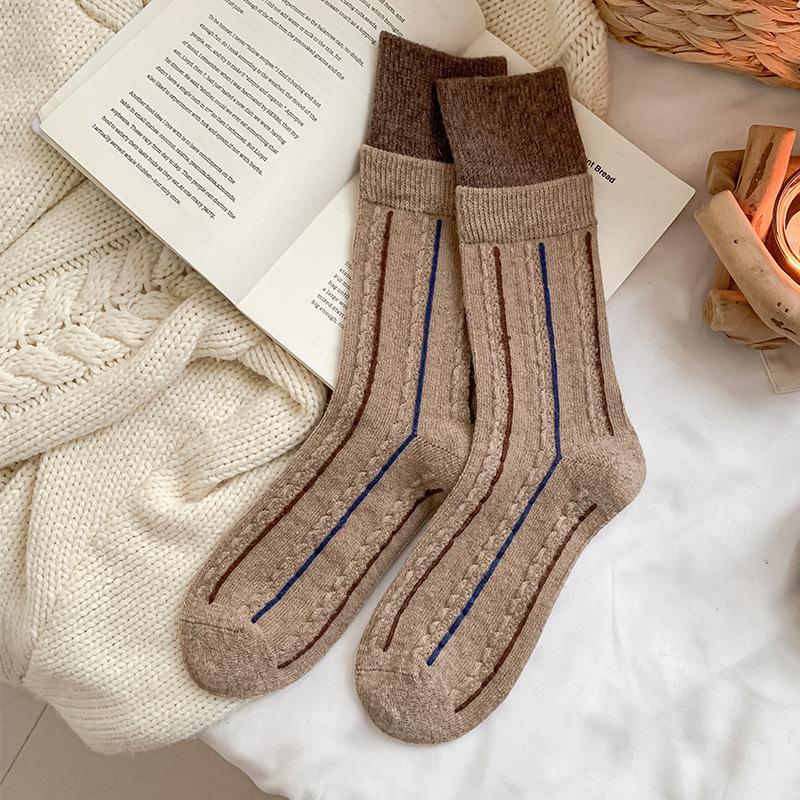 Women s Colorful Striped Wool Mid-Calf Socks - Warm, Thick, Japanese Style, Versatile for Autumn and Winter One Size светло-коричневого
Women s Colorful Striped Wool Mid-Calf Socks - Warm, Thick, Japanese Style, Versatile for Autumn and Winter One Size светло-коричневого